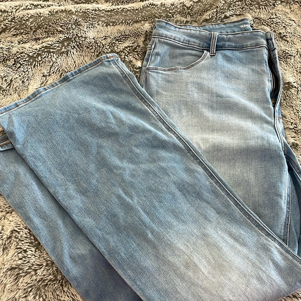 NWOT Old Navy high rise, flare leg jeans size 16